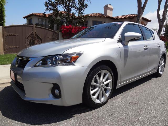 Lexus CT 200h 2012 photo 19