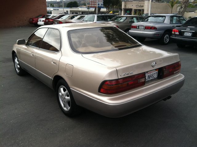 Lexus ES 300 1992 photo 3