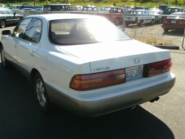 Lexus ES 300 1992 photo 2