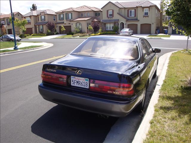 Lexus ES 300 1993 photo 2