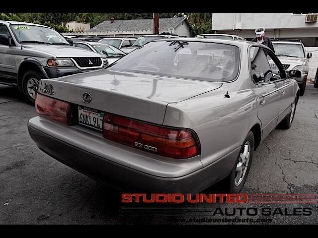 Lexus ES 300 1994 photo 1