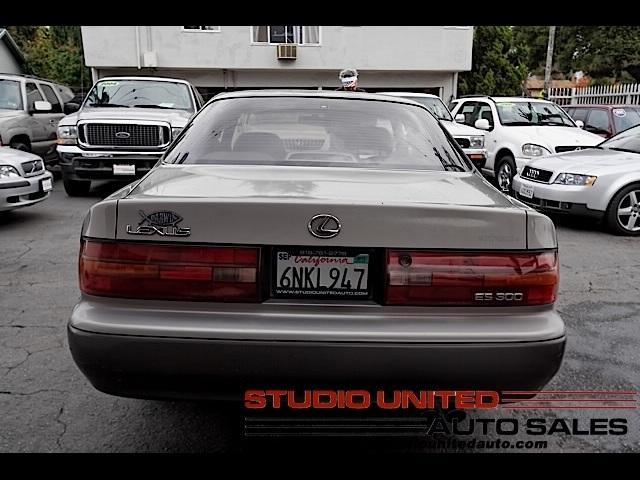 Lexus ES 300 1994 photo 2