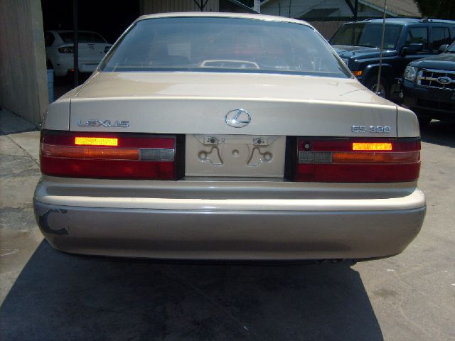 Lexus ES 300 1995 photo 2