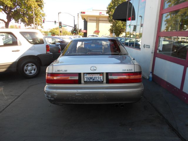 Lexus ES 300 1995 photo 2