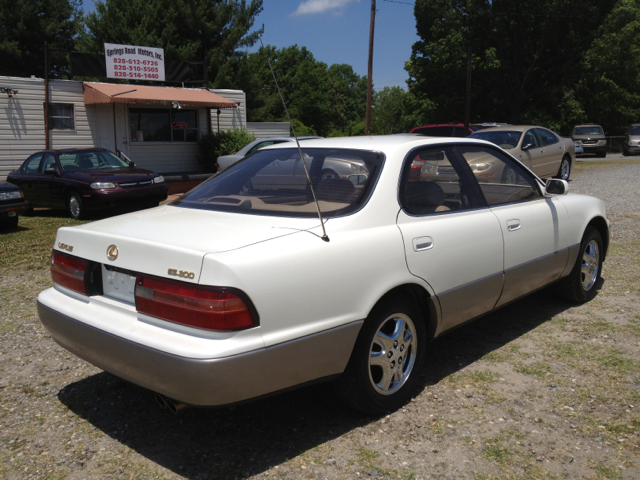 Lexus ES 300 1995 photo 1