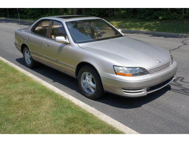 Lexus ES 300 1996 photo 1