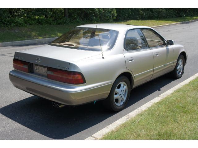 Lexus ES 300 1996 photo 2