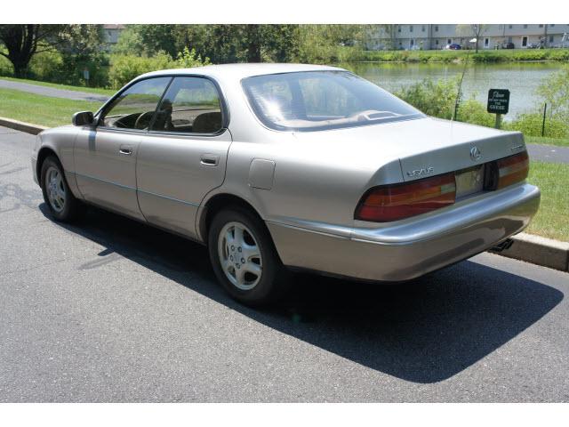 Lexus ES 300 1996 photo 3