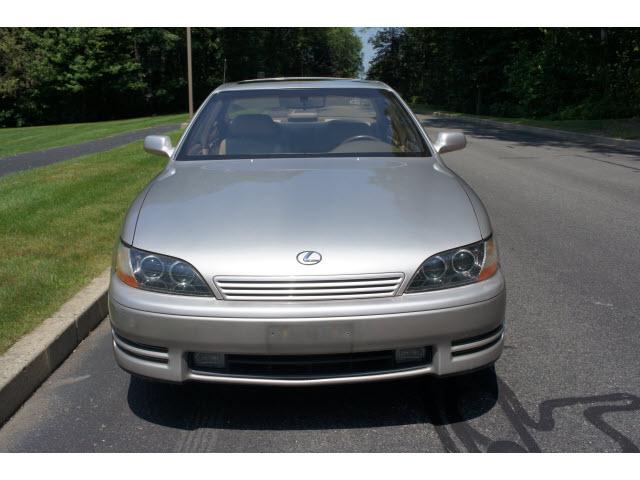 Lexus ES 300 1996 photo 4