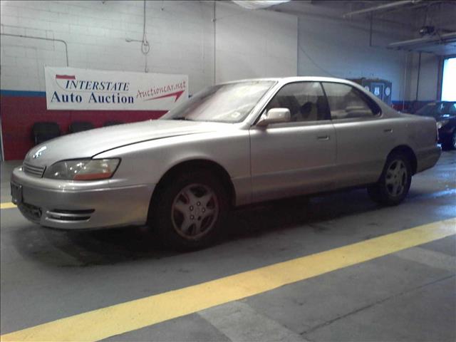 Lexus ES 300 1996 photo 3