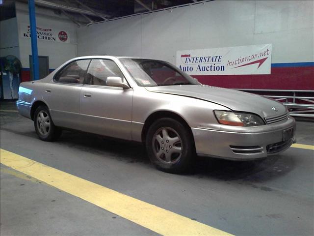 Lexus ES 300 1996 photo 4