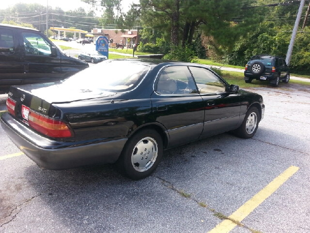 Lexus ES 300 1996 photo 2