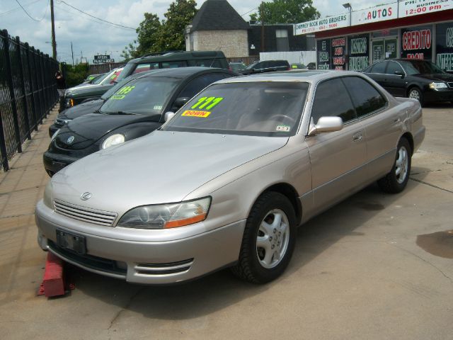 Lexus ES 300 1996 photo 2