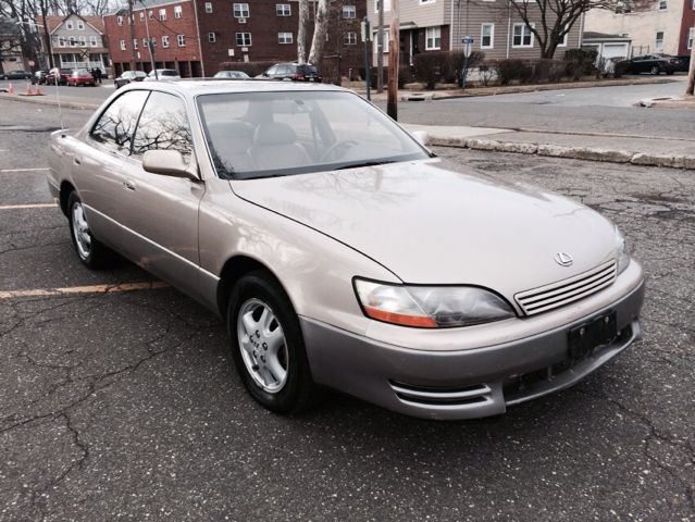 Lexus ES 300 1996 photo 2