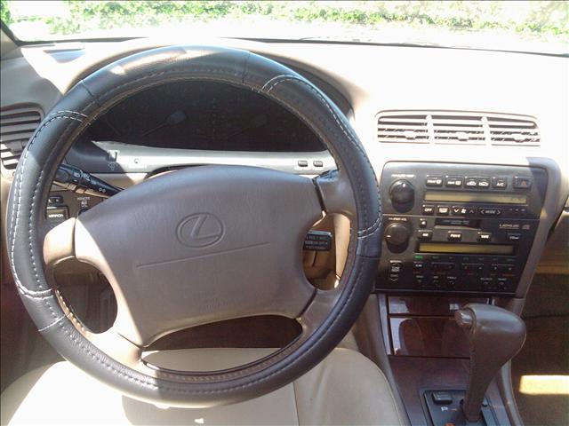 Lexus ES 300 1996 photo 2