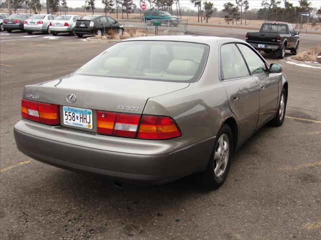 Lexus ES 300 1997 photo 2