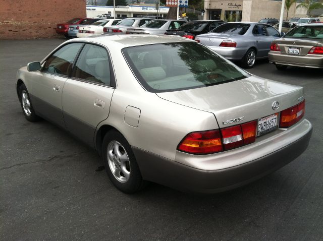 Lexus ES 300 1997 photo 2