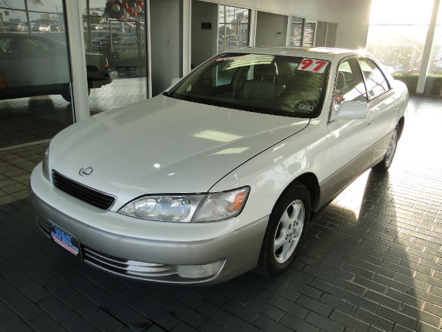 Lexus ES 300 1997 photo 2