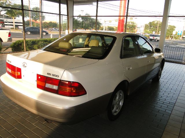 Lexus ES 300 1997 photo 3