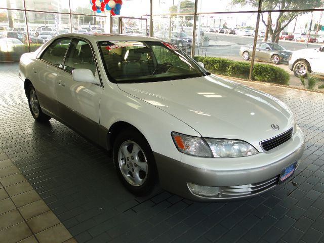 Lexus ES 300 1997 photo 4