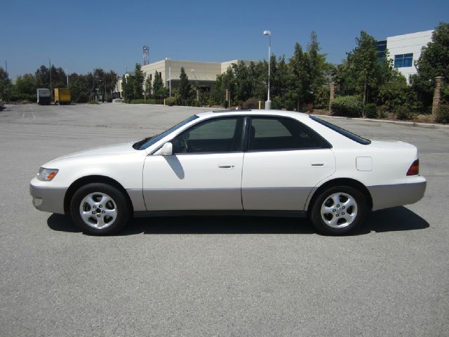 Lexus ES 300 1997 photo 1