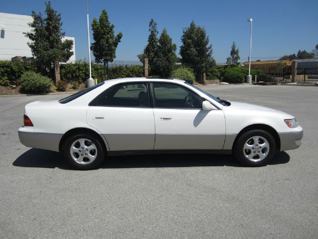 Lexus ES 300 1997 photo 3