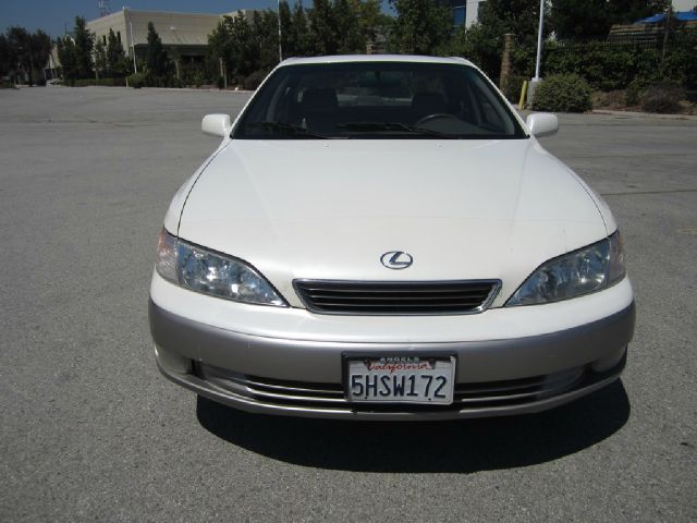 Lexus ES 300 1997 photo 4