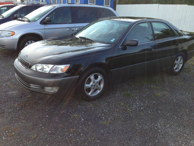 Lexus ES 300 Base Sedan