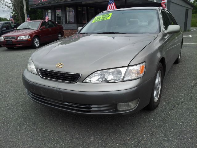 Lexus ES 300 1997 photo 2