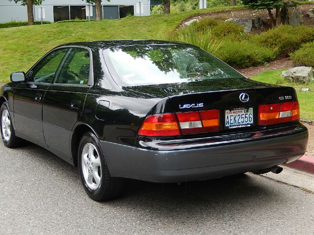 Lexus ES 300 Base Sedan