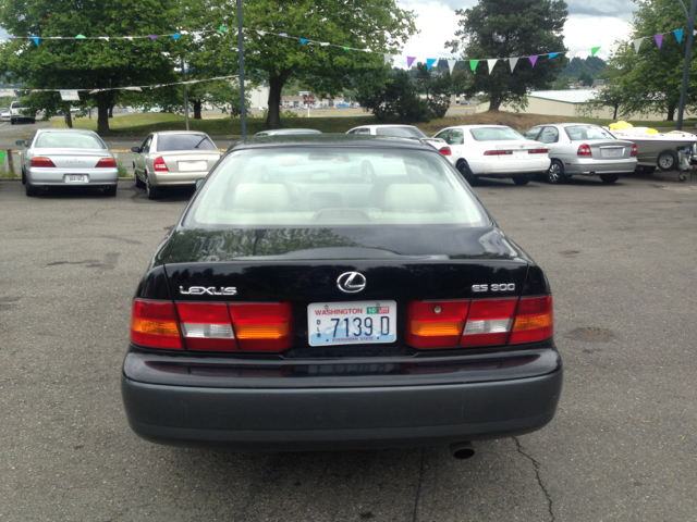 Lexus ES 300 Base Sedan