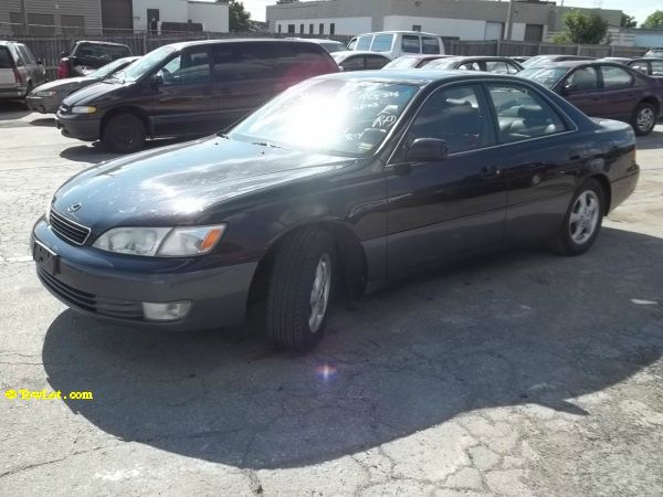 Lexus ES 300 Base Sedan