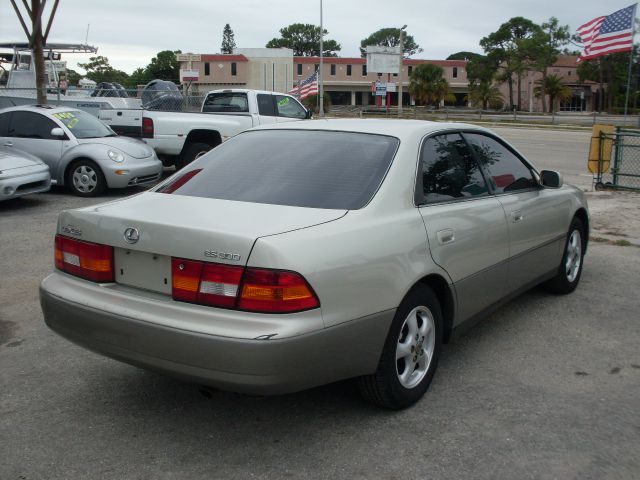 Lexus ES 300 1997 photo 4