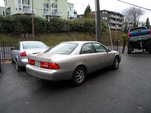 Lexus ES 300 1997 photo 2