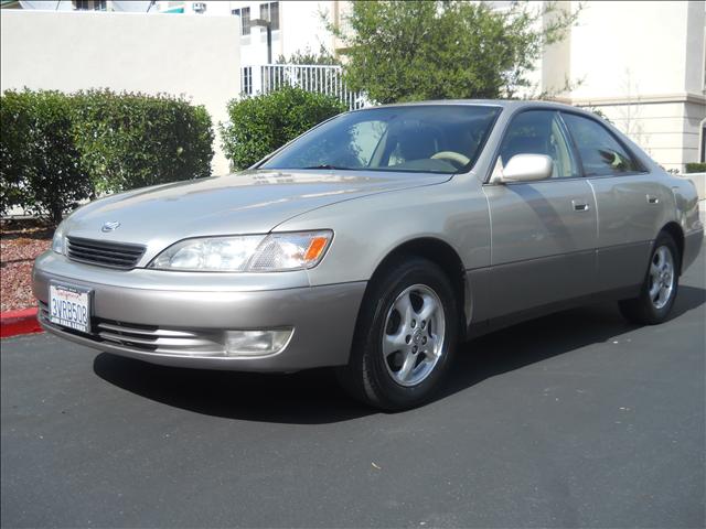 Lexus ES 300 1997 photo 2