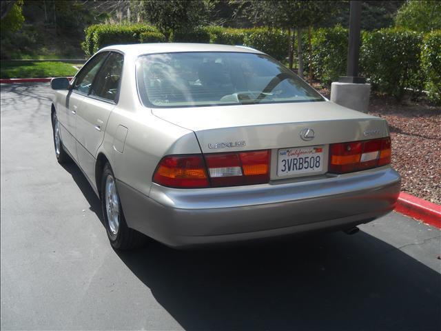 Lexus ES 300 1997 photo 4