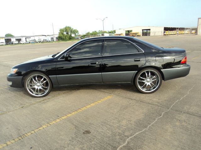 Lexus ES 300 Base Sedan