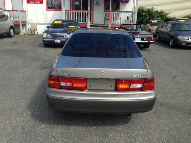 Lexus ES 300 Base Sedan