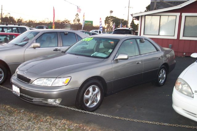 Lexus ES 300 1998 photo 1