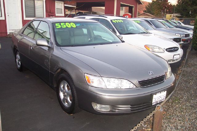 Lexus ES 300 1998 photo 3