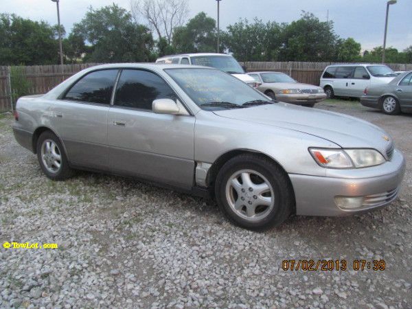 Lexus ES 300 1998 photo 1