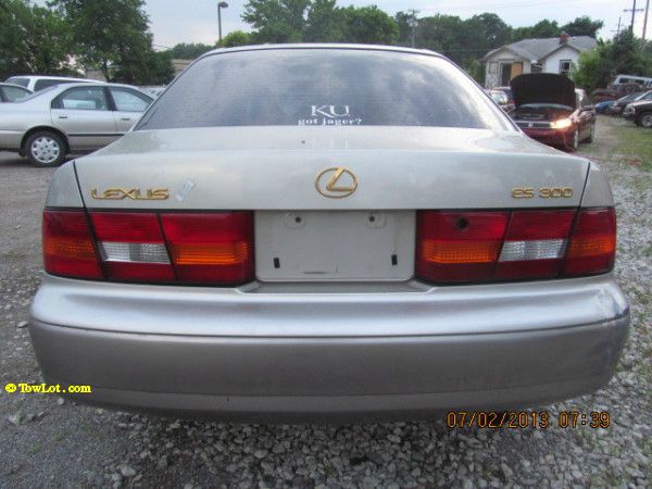 Lexus ES 300 1998 photo 4