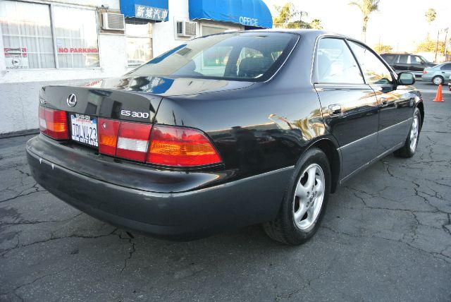 Lexus ES 300 1998 photo 1