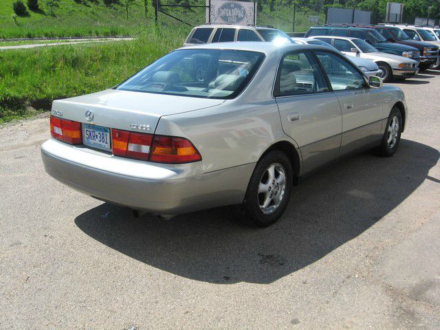 Lexus ES 300 1998 photo 3