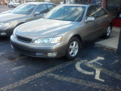 Lexus ES 300 1998 photo 2