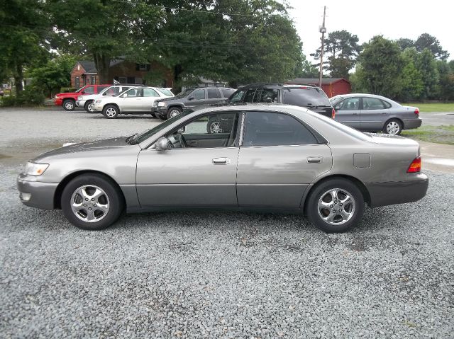 Lexus ES 300 1998 photo 2