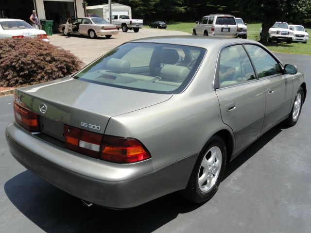 Lexus ES 300 1999 photo 2