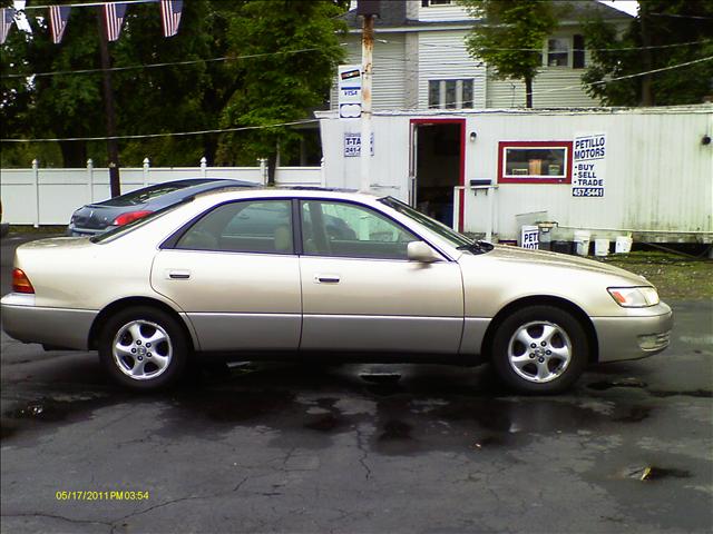 Lexus ES 300 Base Sedan