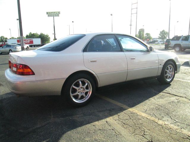 Lexus ES 300 Base Sedan