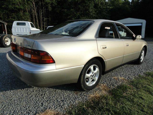 Lexus ES 300 Base Sedan